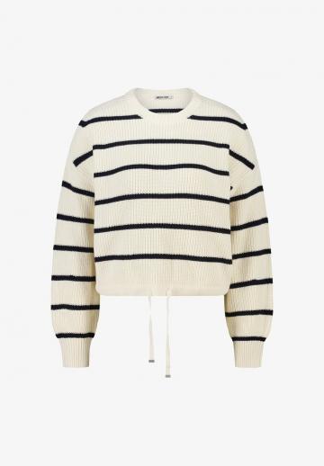 Пуловер в полоску