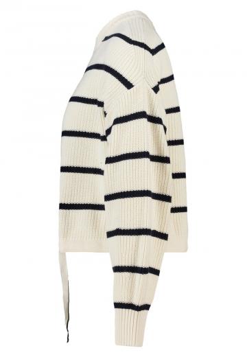 Пуловер в полоску