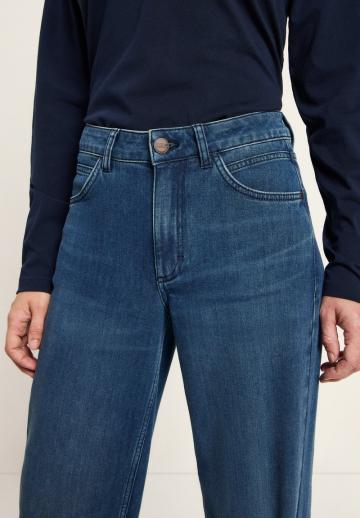 Прямые джинсы