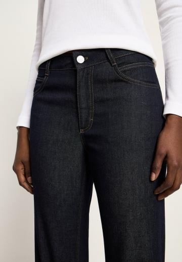 Короткие джинсы