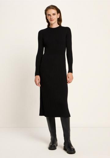 Вязаное платье