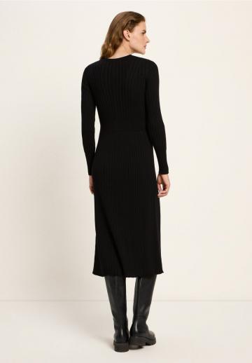 Вязаное платье
