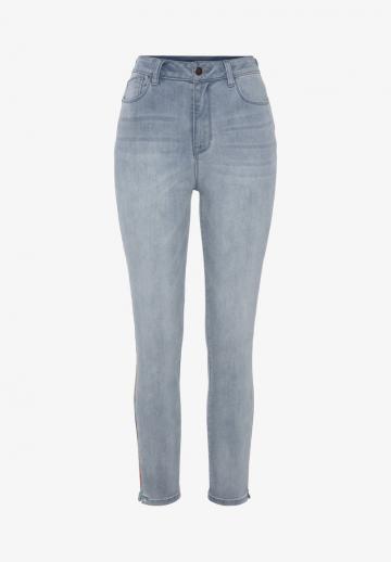 Узкие джинсы