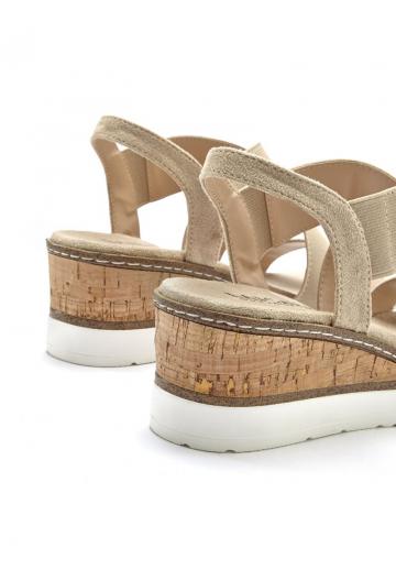 Босоножки на танкетке