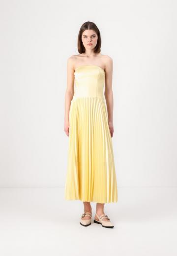 Платье без бретелек