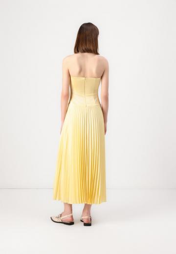 Платье без бретелек