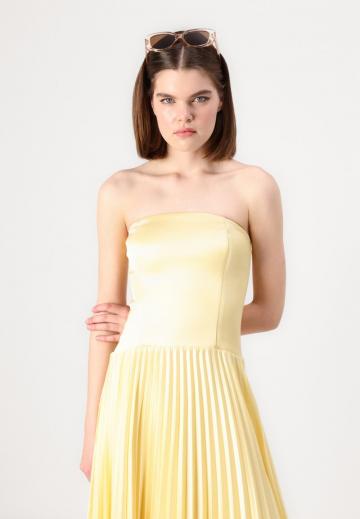 Платье без бретелек