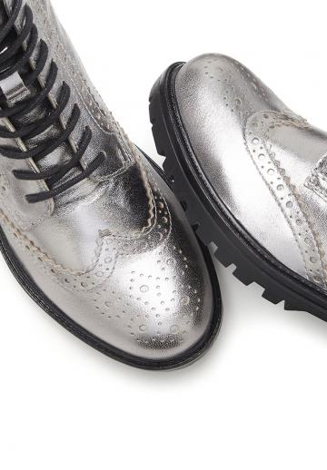 Ботинки на шнуровке