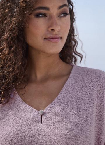 Пуловер с вырезом V