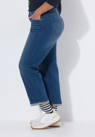 Короткие джинсы