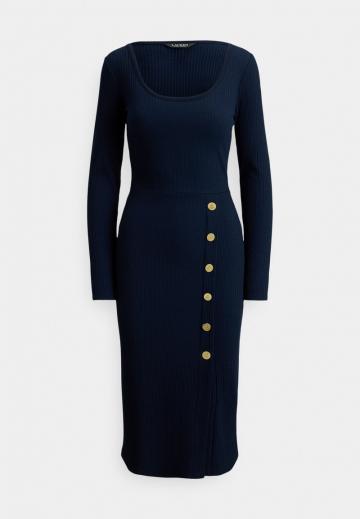 Вязаное платье