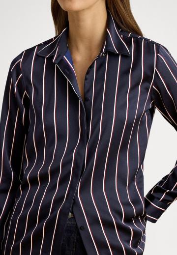 Атласная блузка