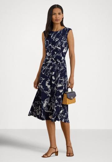 Платье футляр