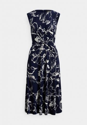 Платье футляр