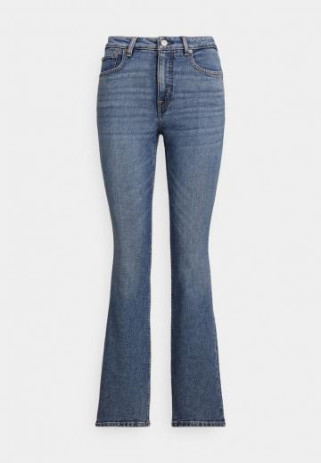 Клешеные брюки