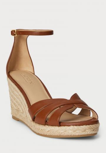 Босоножки на танкетке