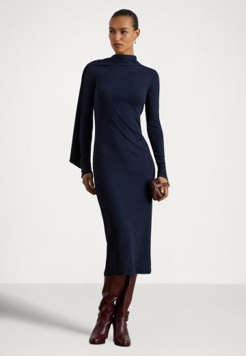 Вязаное платье