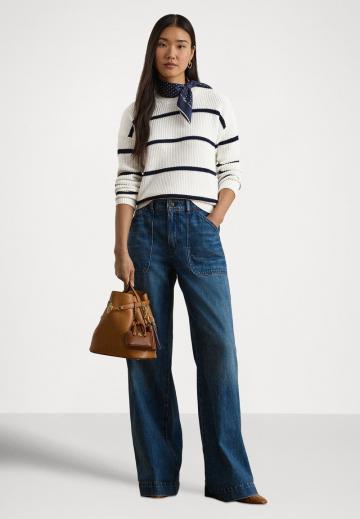 Пуловер в полоску