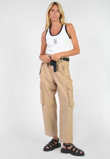 Брюки с накладными карманами