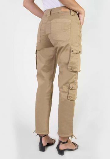Брюки с накладными карманами