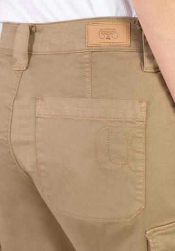 Брюки с накладными карманами