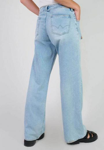 Клешеные джинсы