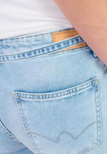 Клешеные джинсы