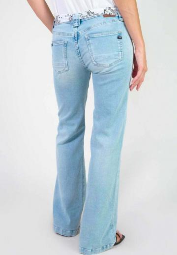 Клешеные джинсы