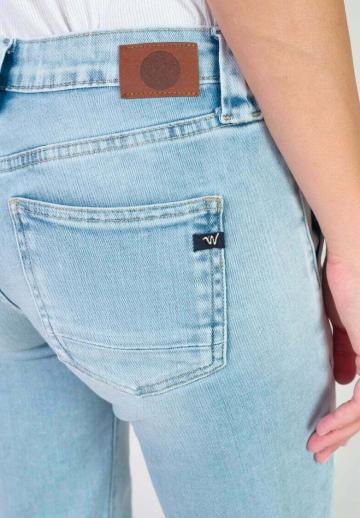 Клешеные джинсы