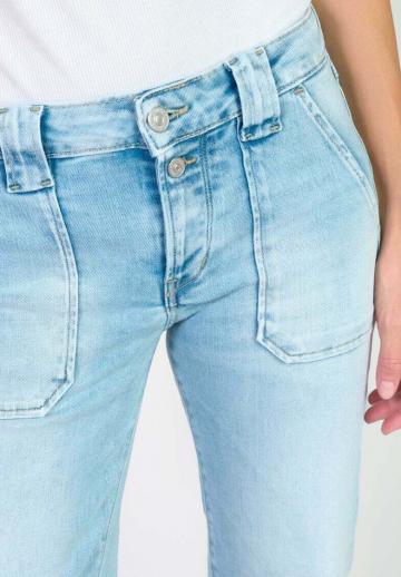 Клешеные джинсы