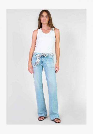 Клешеные джинсы