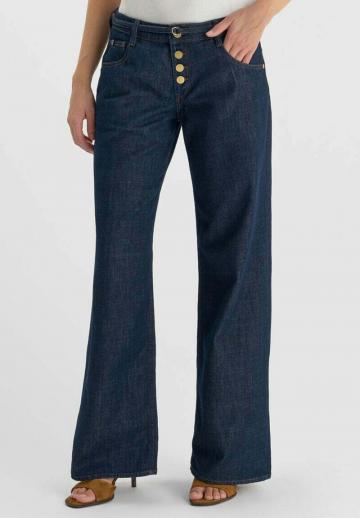 Клешеные джинсы
