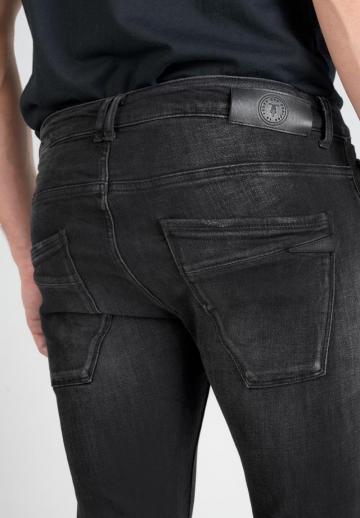 Узкие джинсы