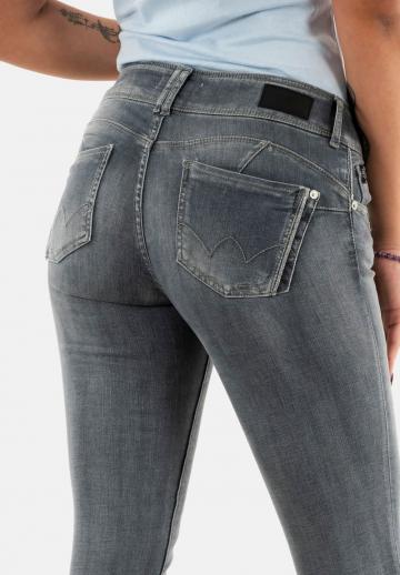Узкие джинсы