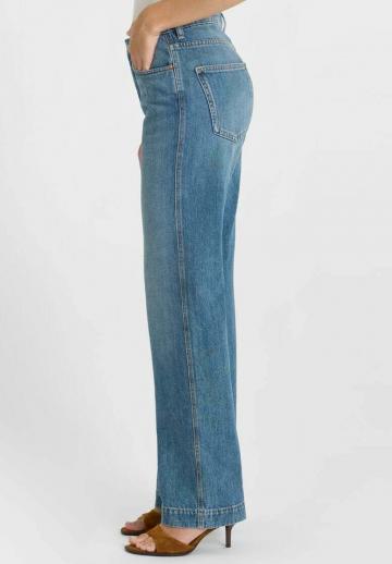 Прямые джинсы