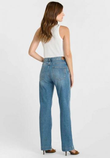 Прямые джинсы