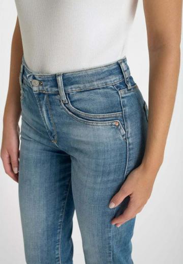 Короткие джинсы