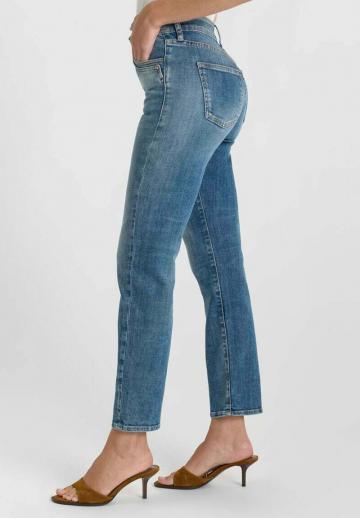 Короткие джинсы