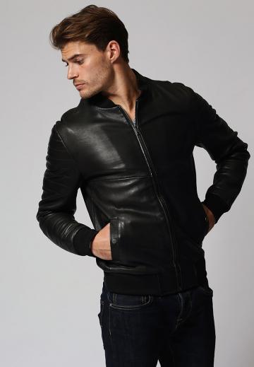 Куртка бомбер