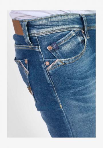 Узкие джинсы