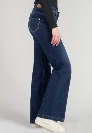 Клешеные джинсы