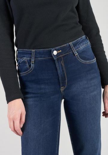 Клешеные джинсы