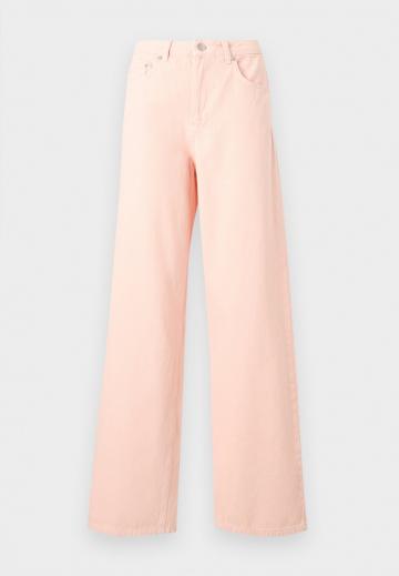 Клешеные джинсы