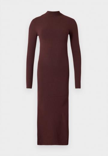 Вязаное платье