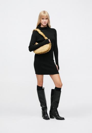 Вязаное платье