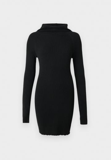 Вязаное платье