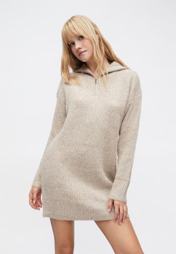 Вязаное платье