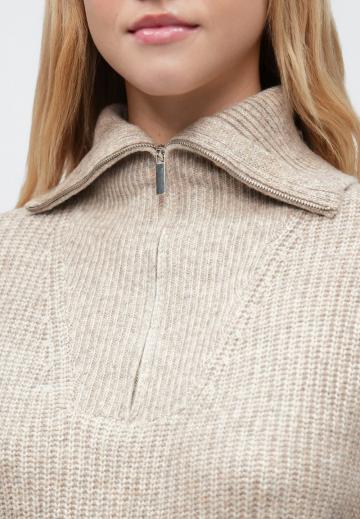 Вязаное платье