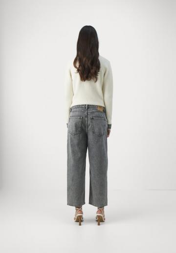 Свободные джинсы