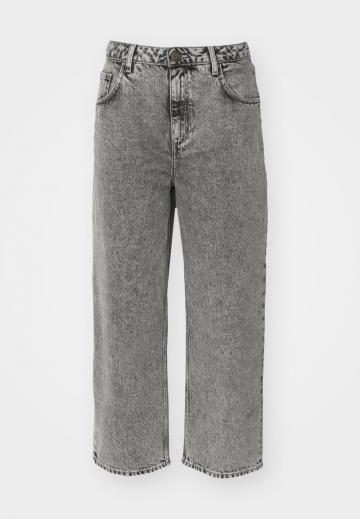 Свободные джинсы